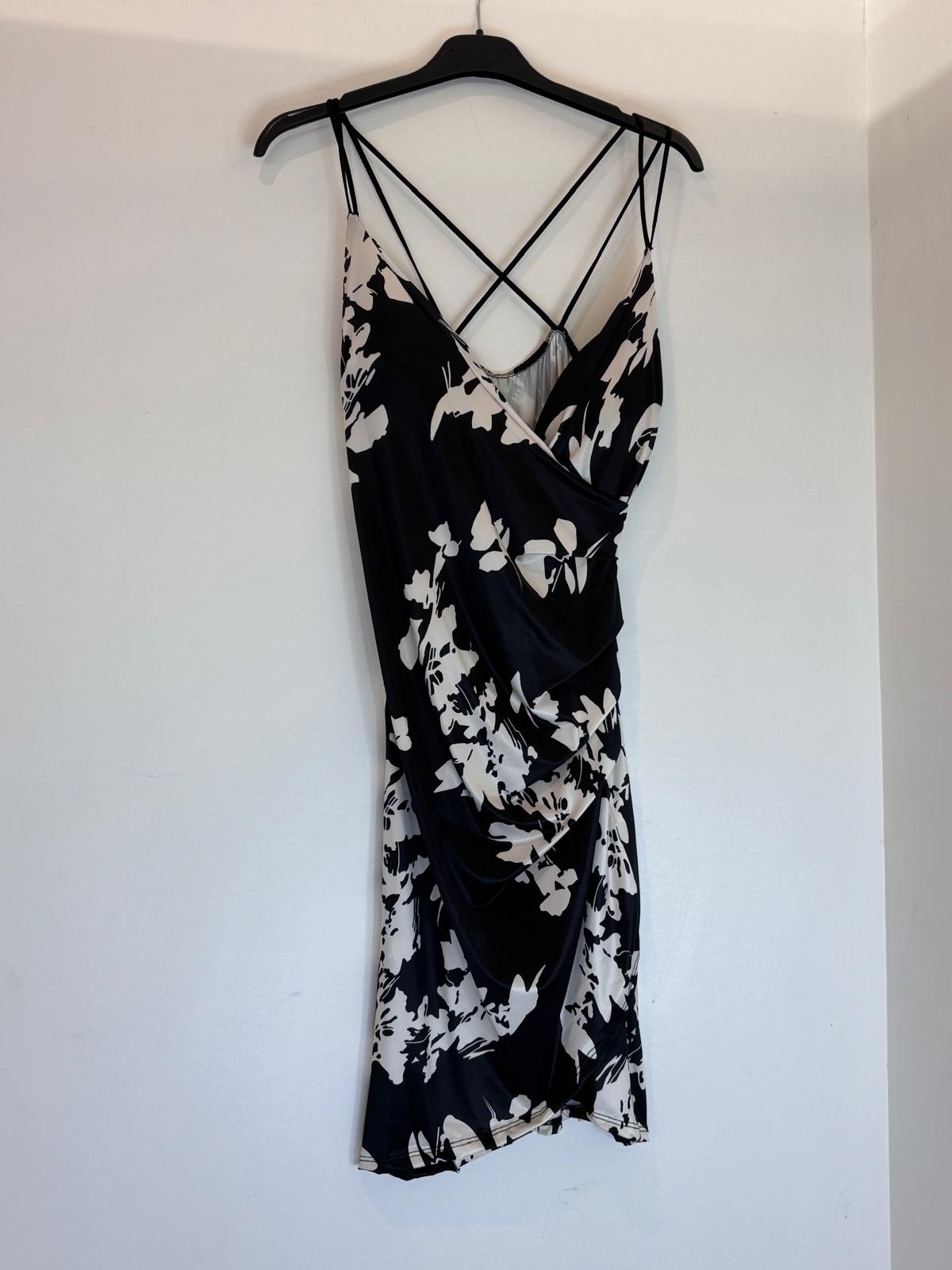 Robe fleurie à fines bretelles