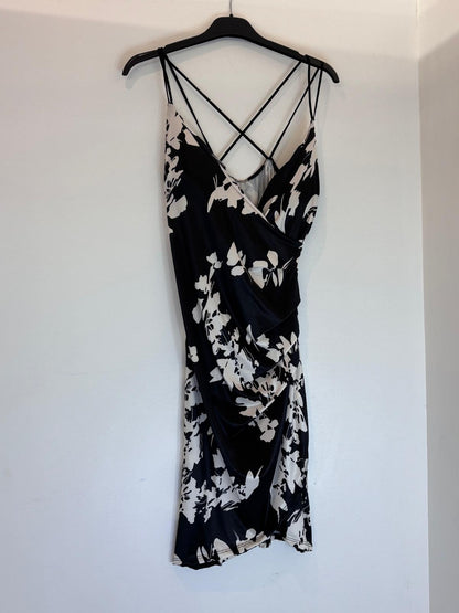 Robe fleurie à fines bretelles