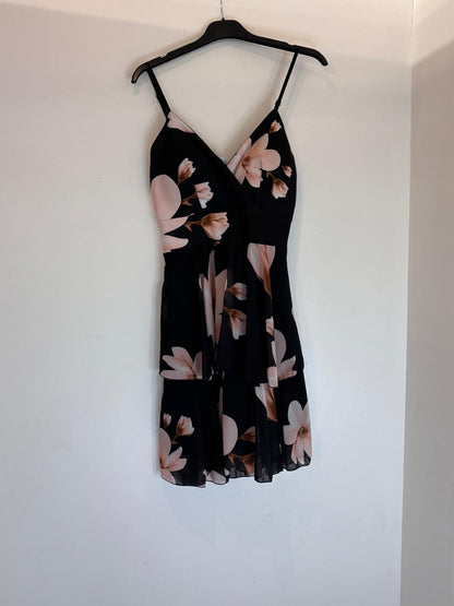 Robe à fines bretelles et fleurs