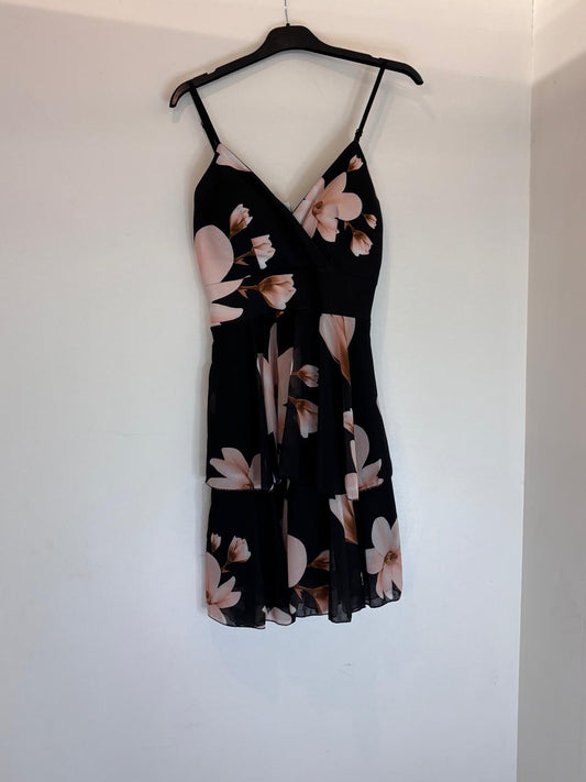 Robe à fines bretelles et fleurs