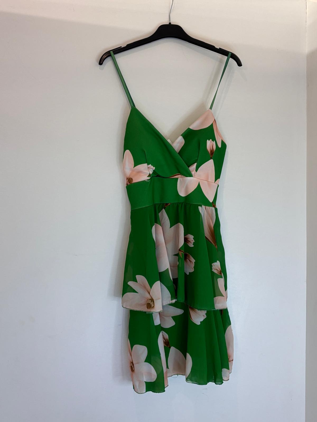 Robe à fines bretelles et fleurs