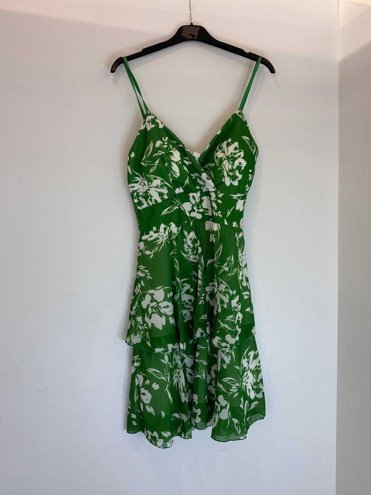 Robe à fines bretelles et fleurs