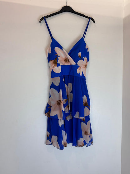 Robe à fines bretelles et fleurs