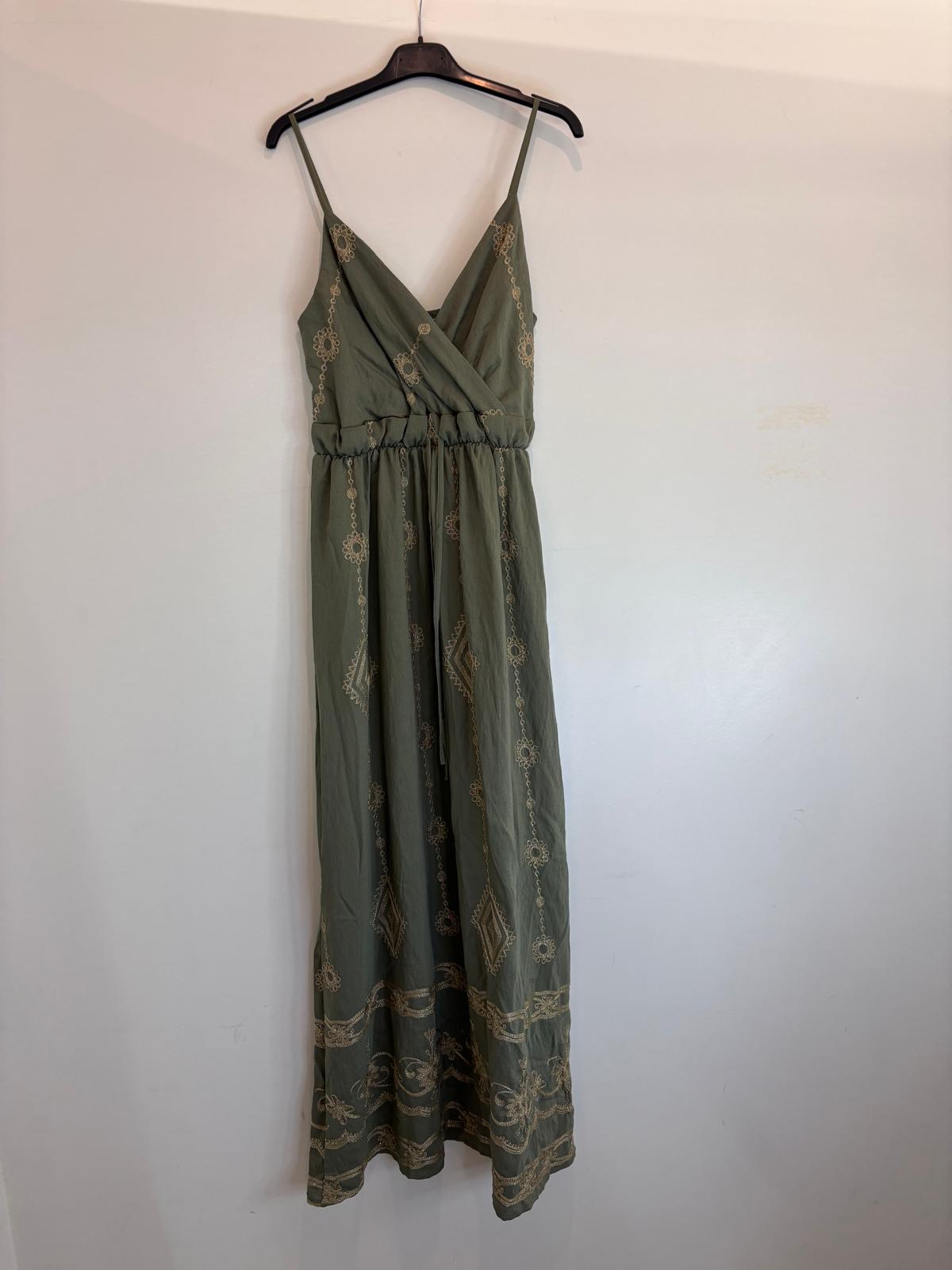 Robe longue bohème à bretelles fines et broderies dorées