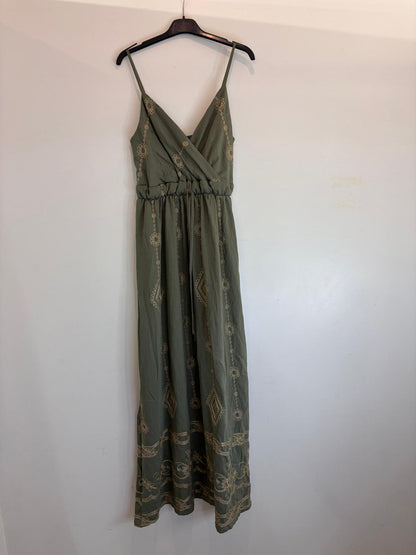 Robe longue bohème à bretelles fines et broderies dorées