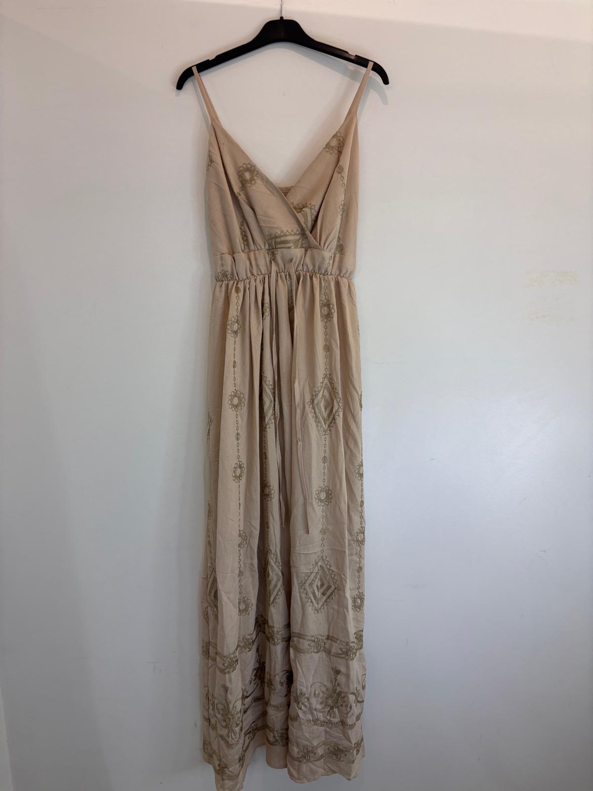 Robe longue bohème à bretelles fines et broderies dorées