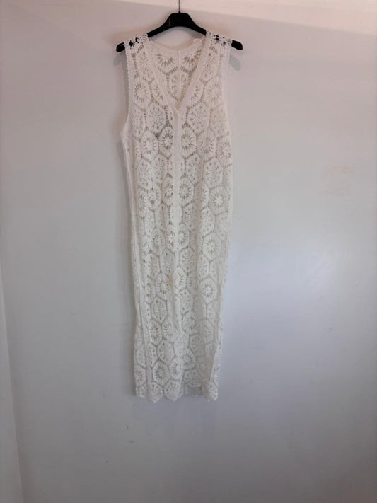 Robe longue en crochet blanc sans manches