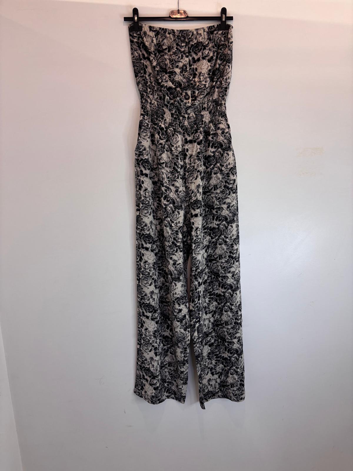 Combinaison bustier noire et blanche à motif floral