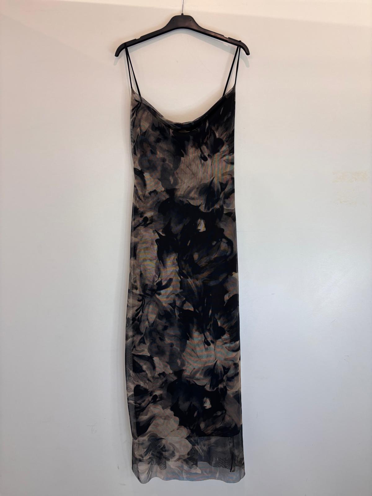 Robe longue fluide à fines bretelles et imprimé feuillage