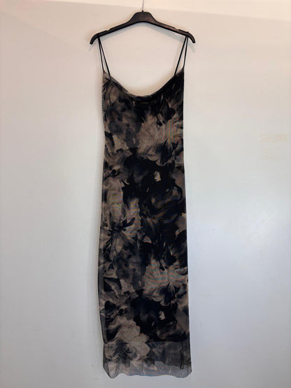 Robe longue fluide à fines bretelles et imprimé feuillage