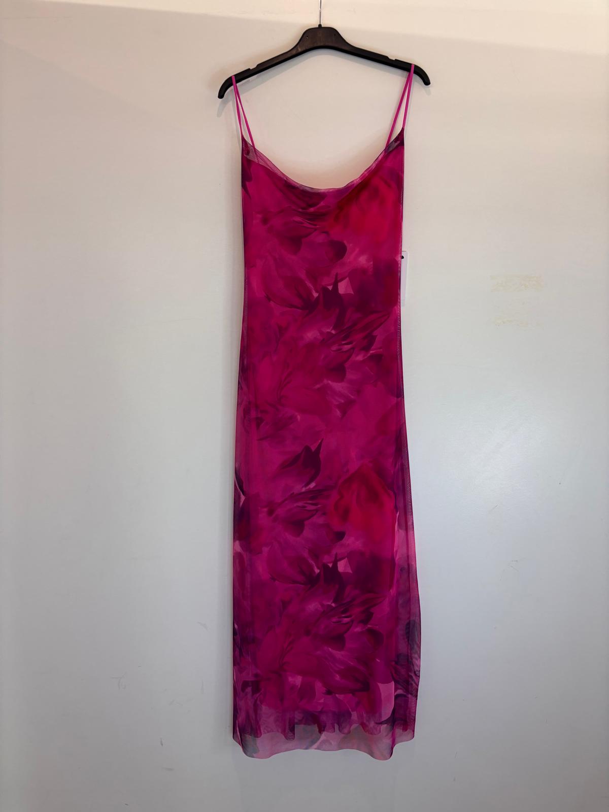 Robe longue fluide à fines bretelles et imprimé feuillage