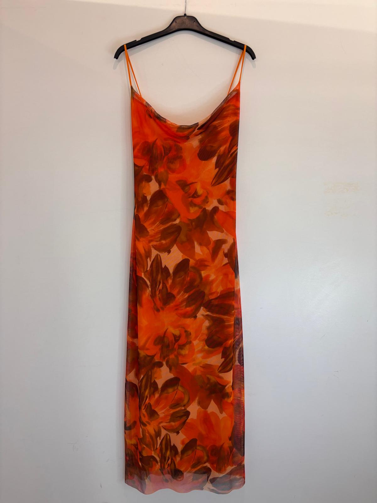 Robe longue fluide à fines bretelles et imprimé feuillage