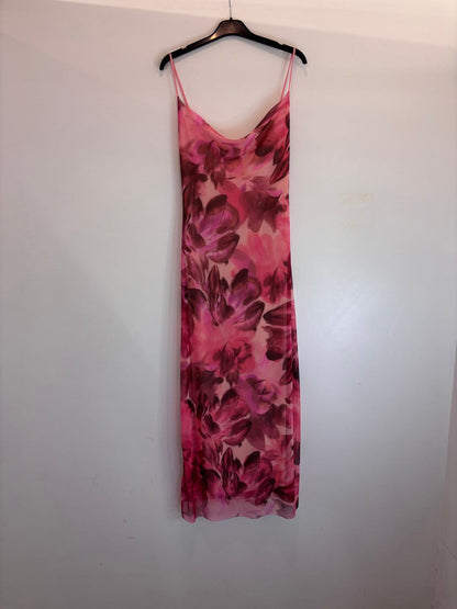 Robe longue fluide à fines bretelles et imprimé feuillage