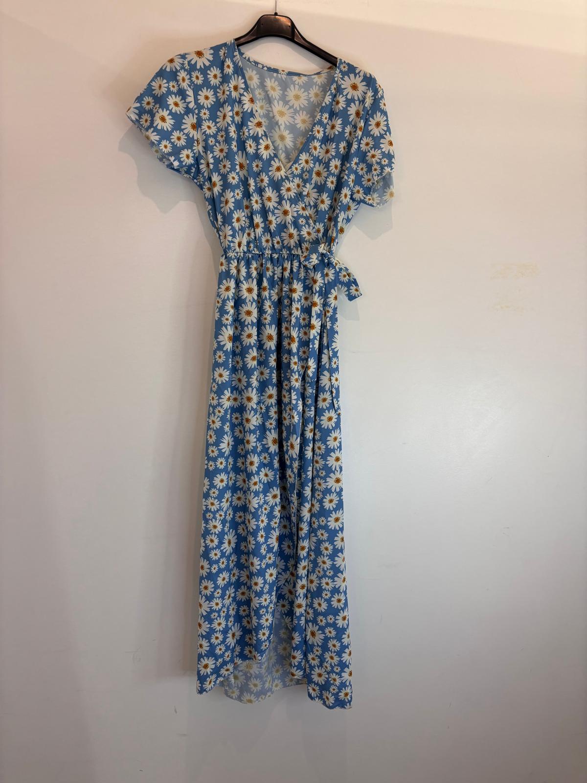 Robe longue à fleurs avec ceinture nouée