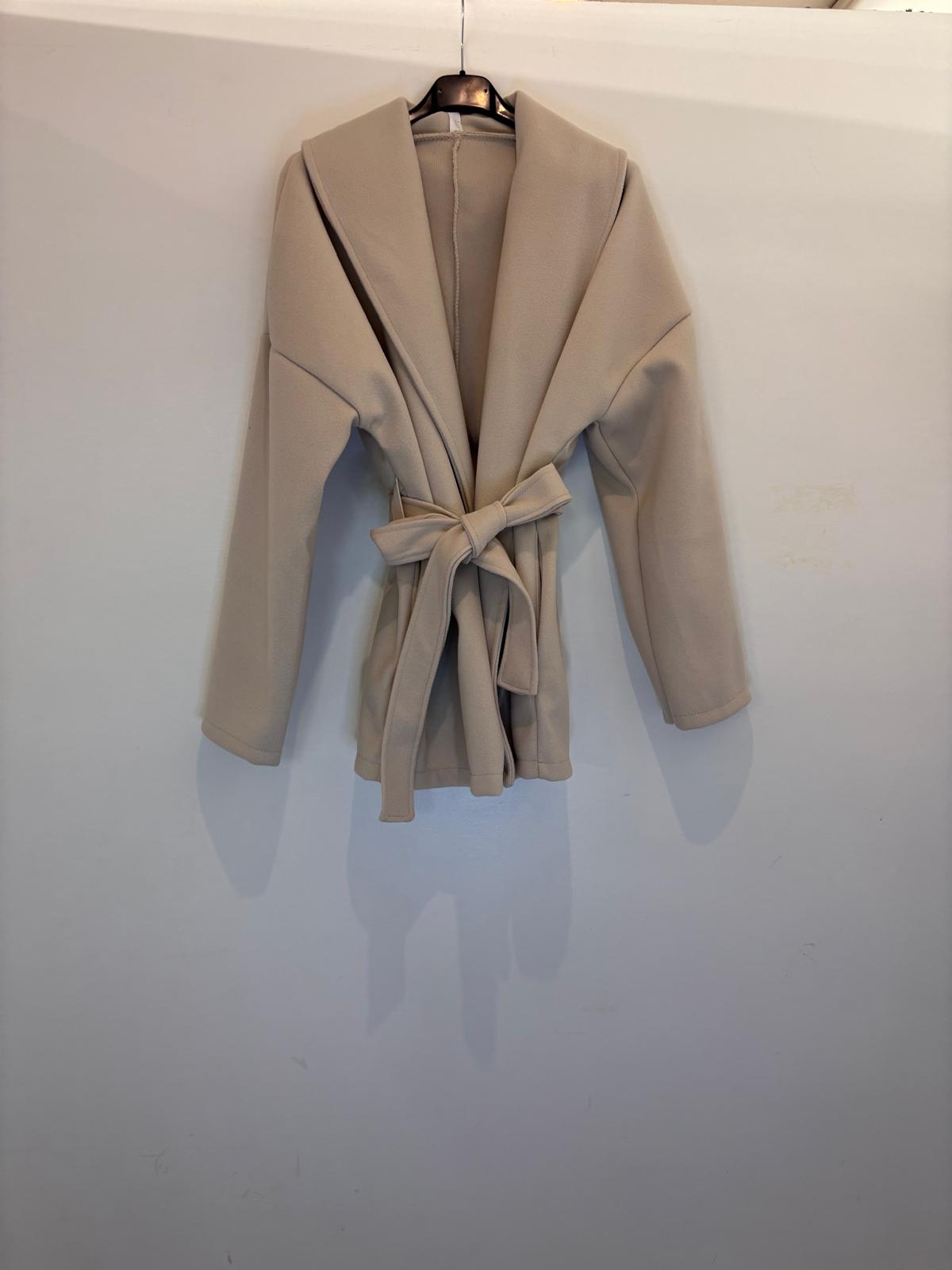 Manteau mi-long à capuche avec ceinture