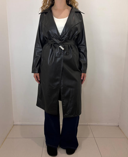Trench long en simili cuir ceinturé