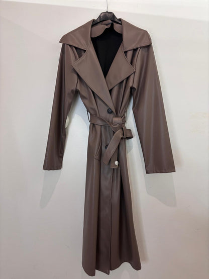 Trench long en simili cuir ceinturé