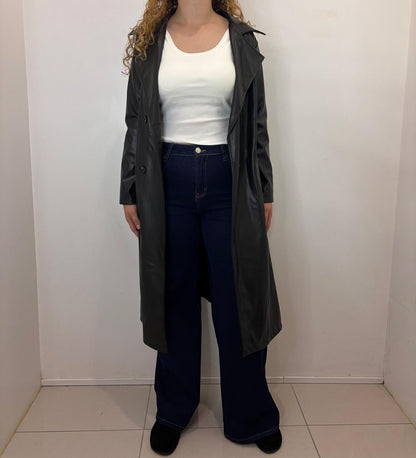 Trench long en simili cuir ceinturé