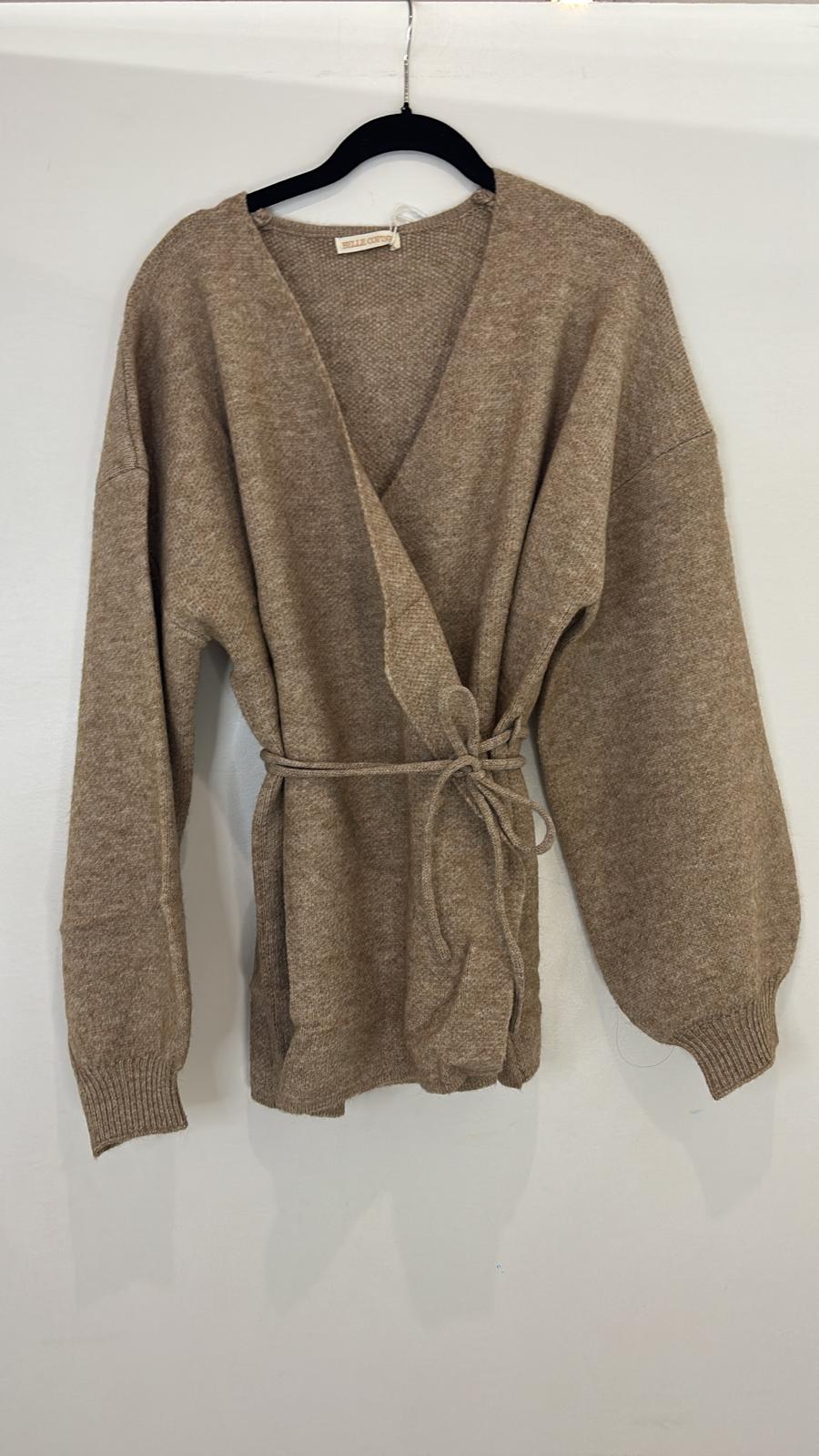 Pull cache-cœur à ceinture