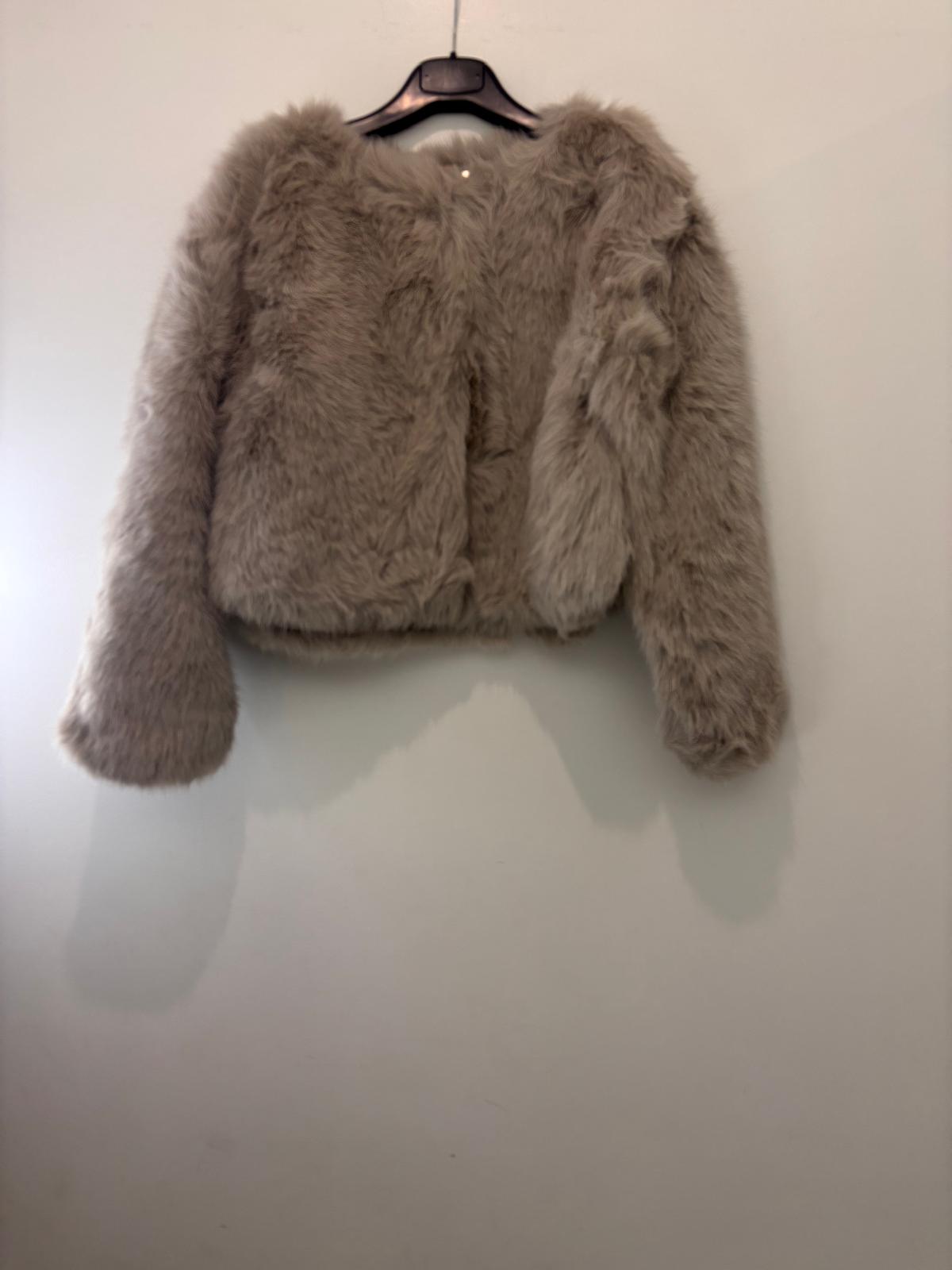 Veste courte en fausse fourrure