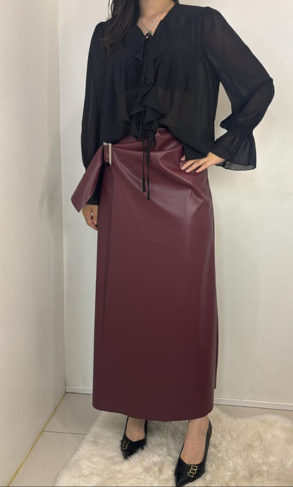 Jupe portefeuille en simili cuir avec ceinture à boucle dorée