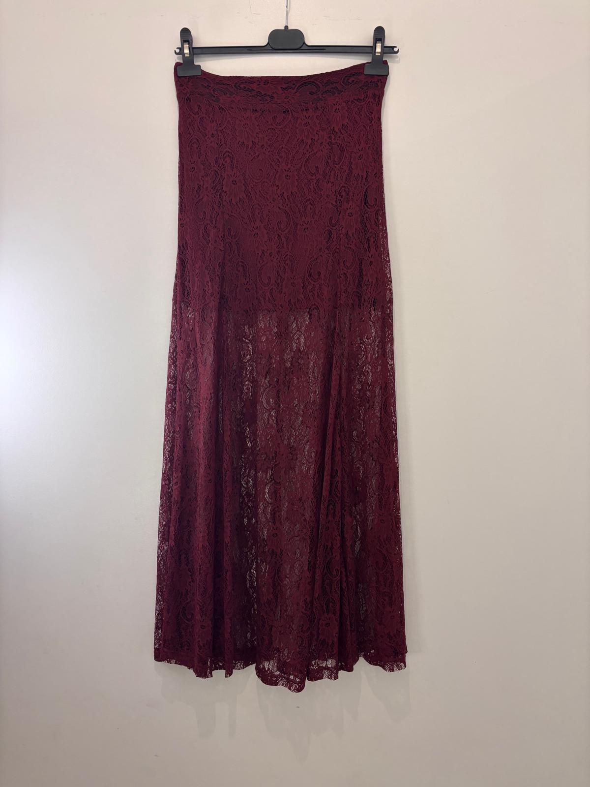 Jupe longue transparente en dentelle doublée