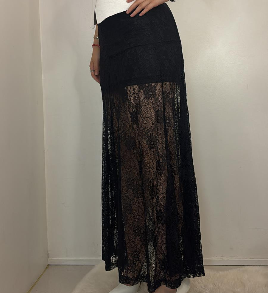 Jupe longue transparente en dentelle doublée