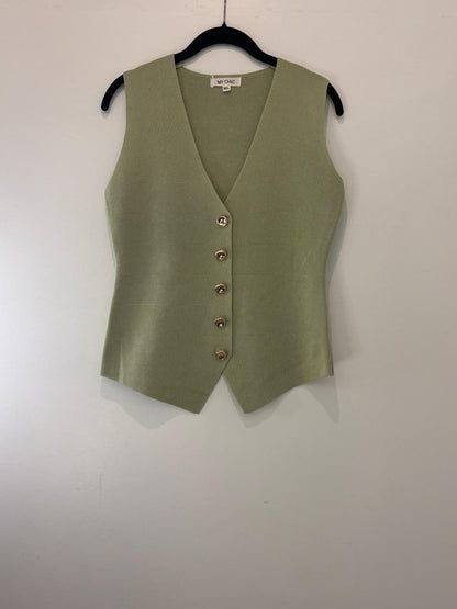 Débardeur chic à boutons dorés et coupe ajustée