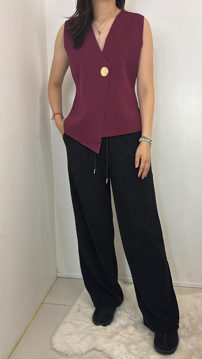 Top asymétrique à grand bouton doré