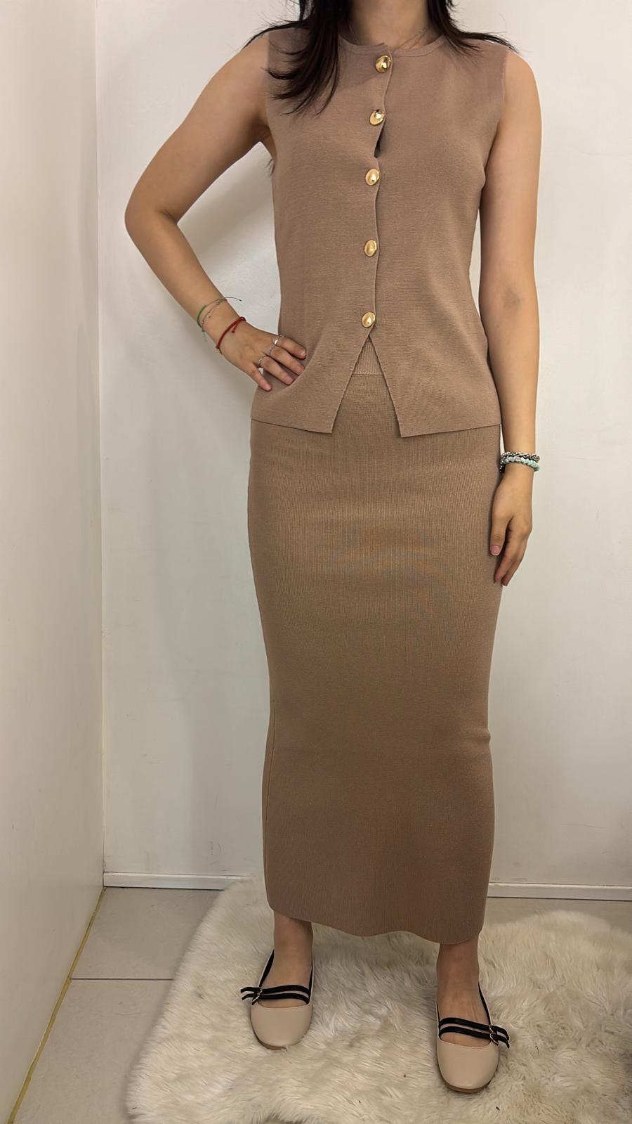 Top sans manches à boutons dorés élégants