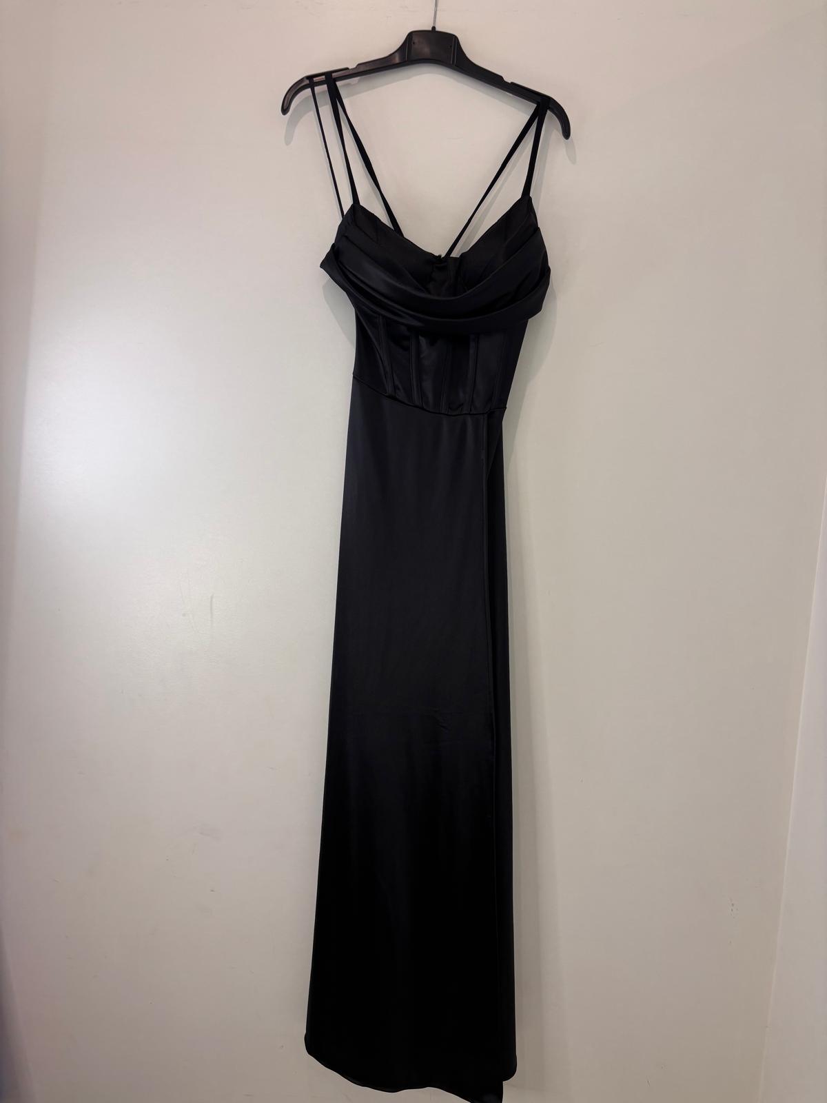 Robe longue satinée à dos lacé