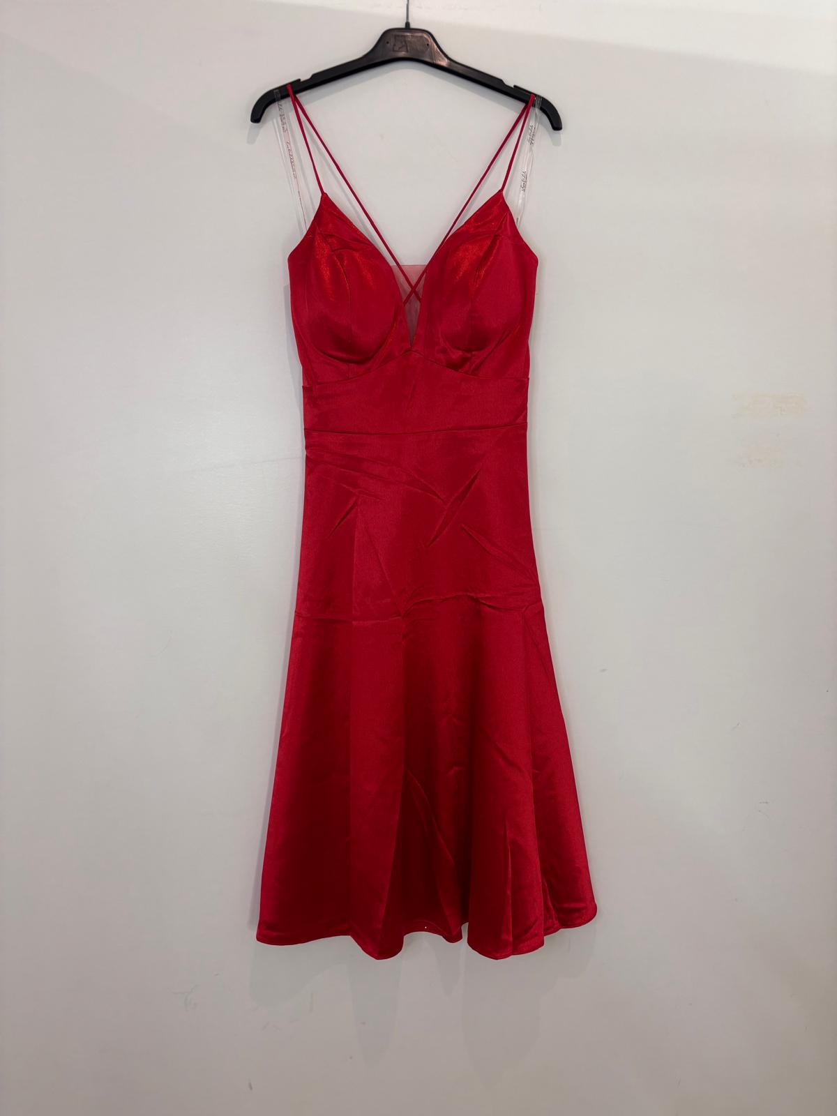 Robe satinée à fines bretelles