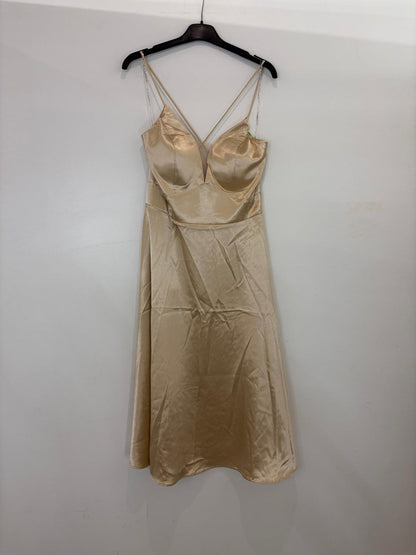 Robe satinée à fines bretelles