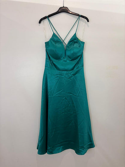 Robe satinée à fines bretelles