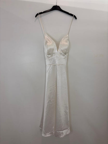 Robe satinée à fines bretelles