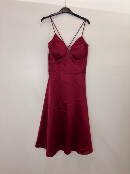 Robe satinée à fines bretelles