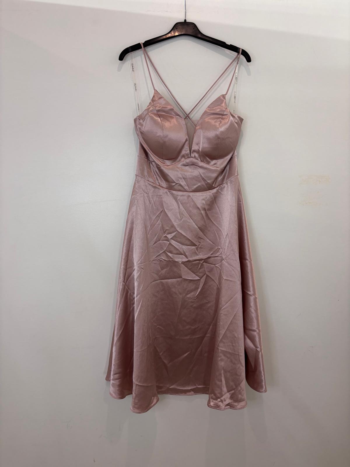 Robe satinée à fines bretelles