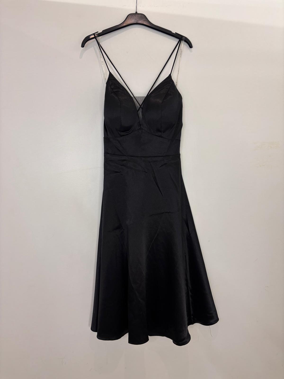 Robe satinée à fines bretelles