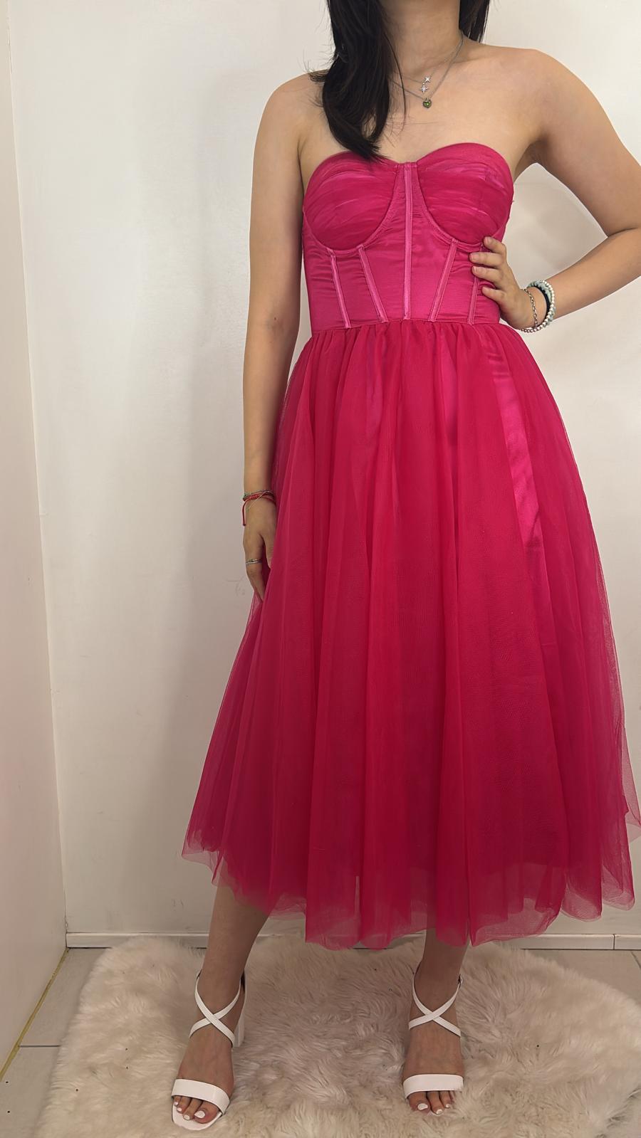 Robe bustier en tulle corsetée