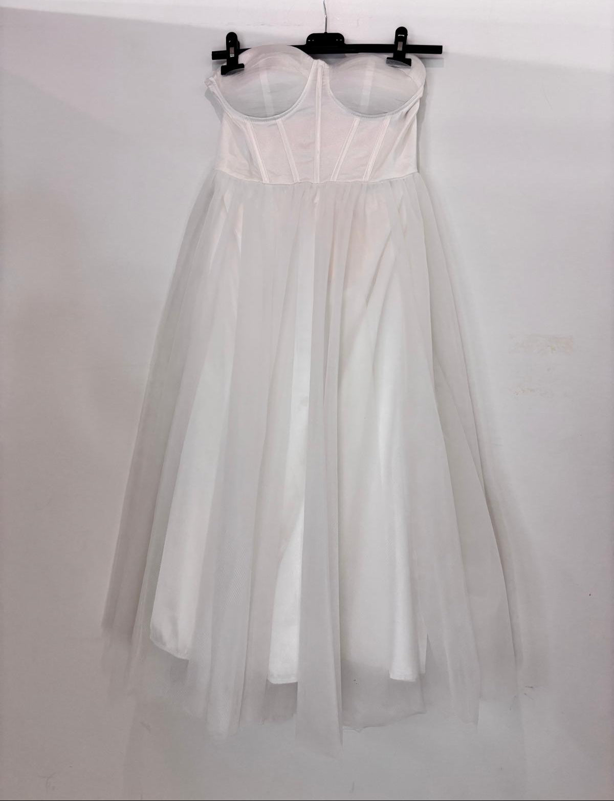 Robe bustier en tulle corsetée