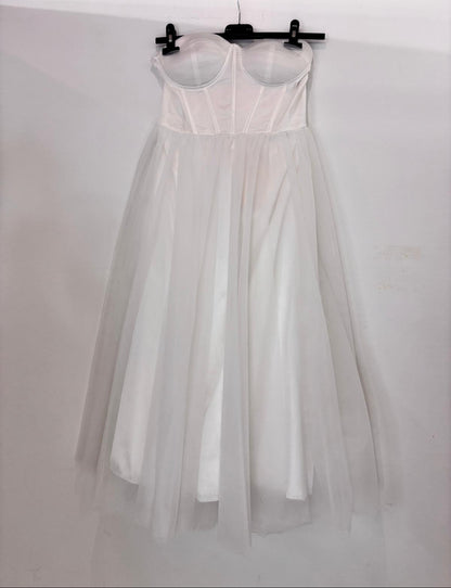 Robe bustier en tulle corsetée