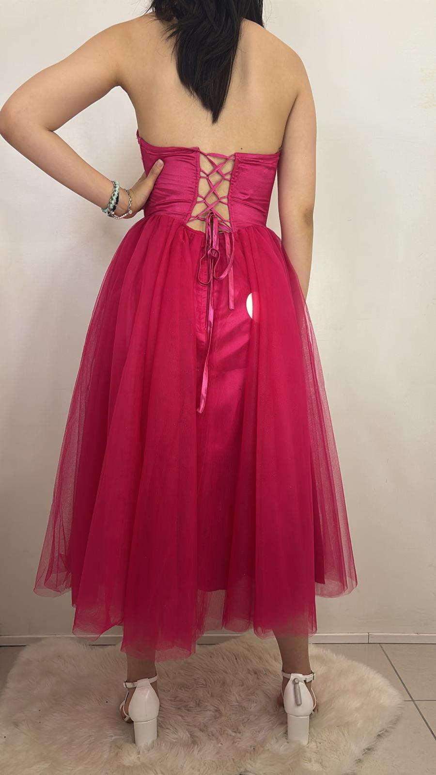 Robe bustier en tulle corsetée