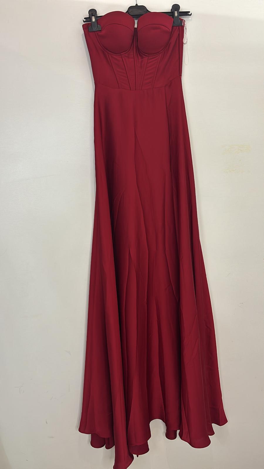 Robe longue satinée fendue corsetée