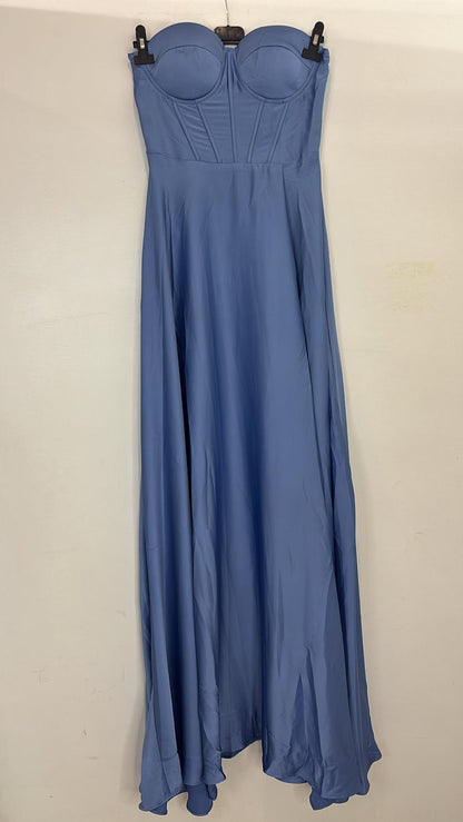 Robe longue satinée fendue corsetée