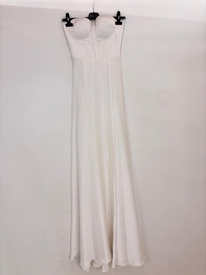 Robe longue satinée fendue corsetée