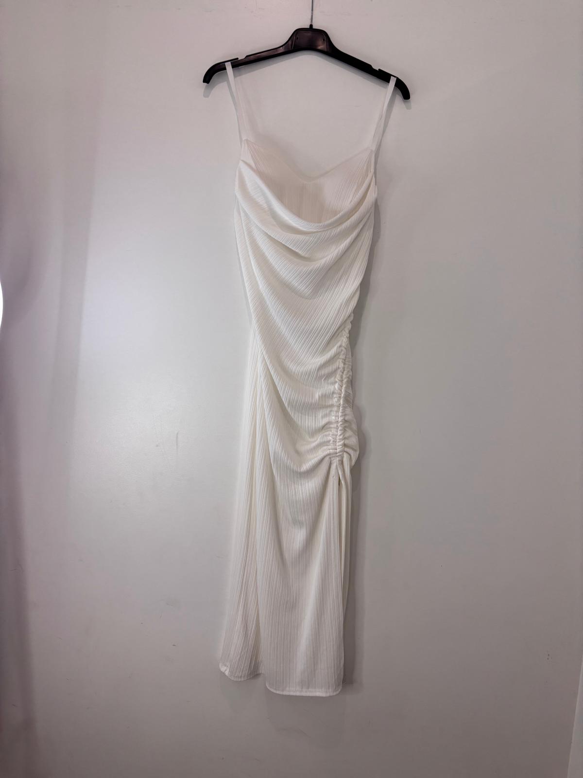 Robe longue fendue à fines bretelles