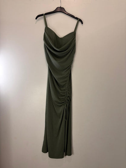 Robe longue fendue à fines bretelles