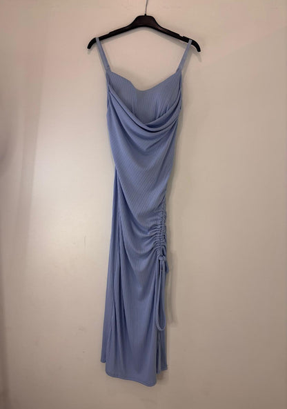 Robe longue fendue à fines bretelles