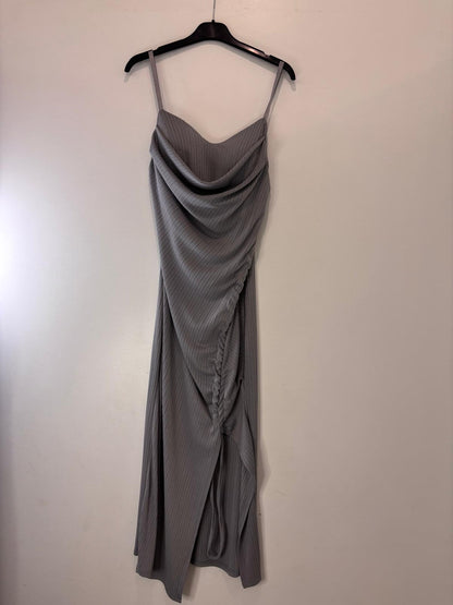 Robe longue fendue à fines bretelles