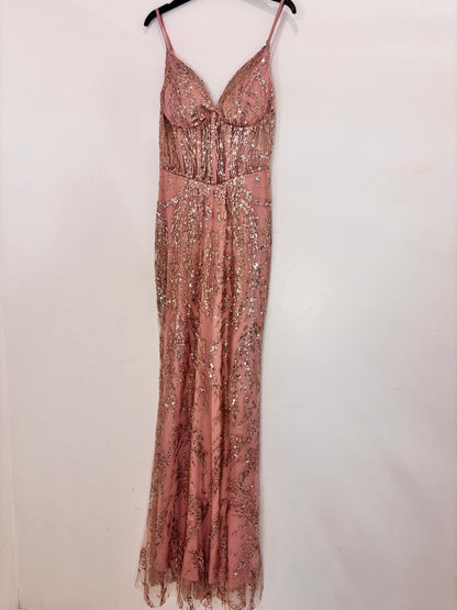 Robe sirène à sequins et transparence